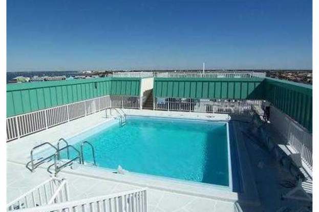 Building Photo - 1500 Park Beach Cir