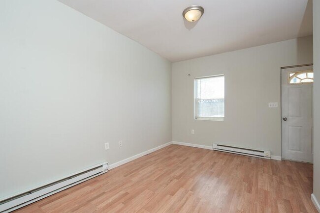 Building Photo - 547 1st St