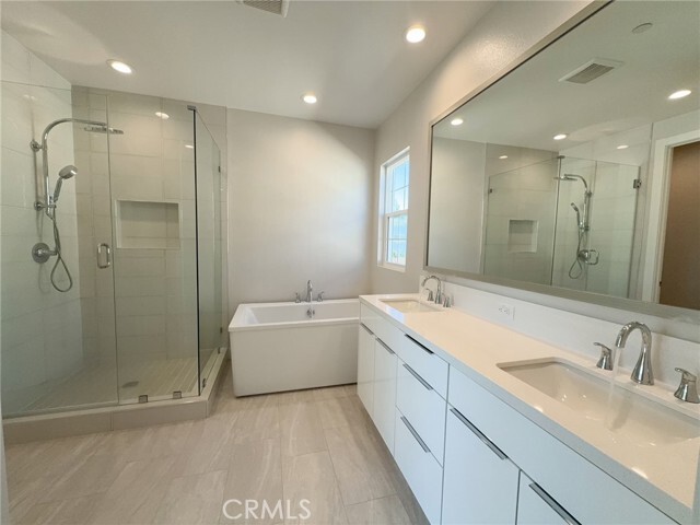 Building Photo - 711 Olivier Dr