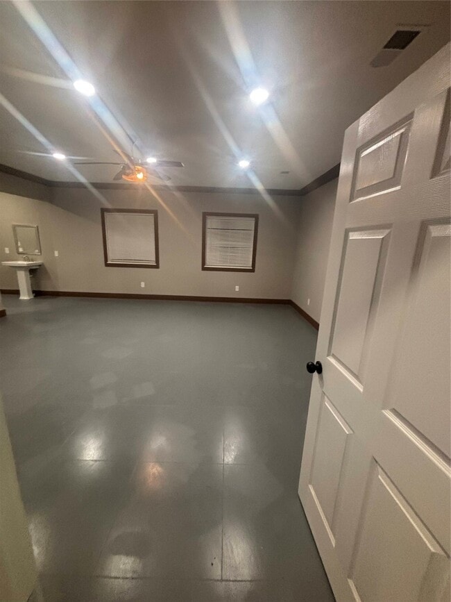 Building Photo - 9480 Plum Grove Rd