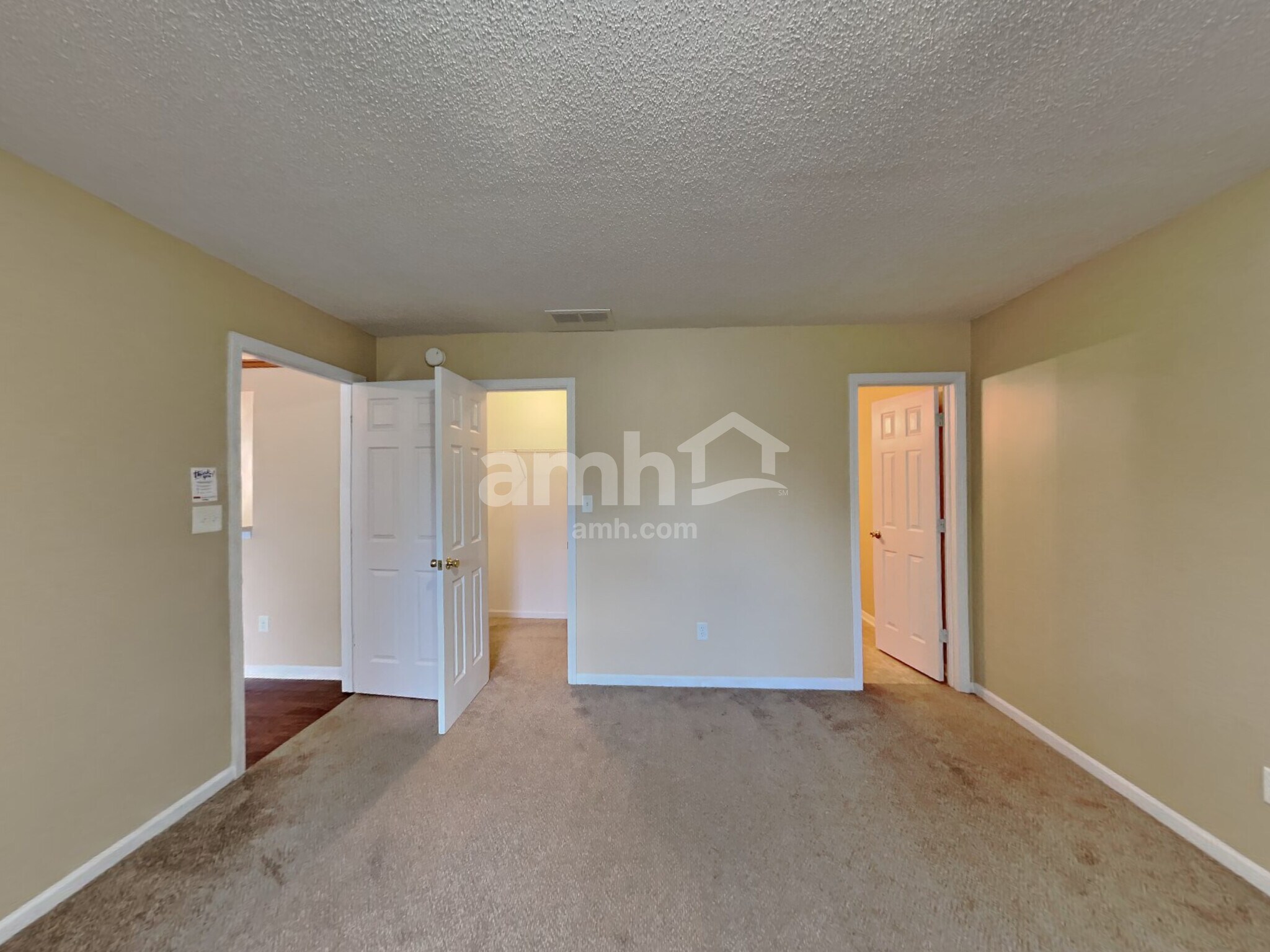 Building Photo - 950 Millbrook Dr