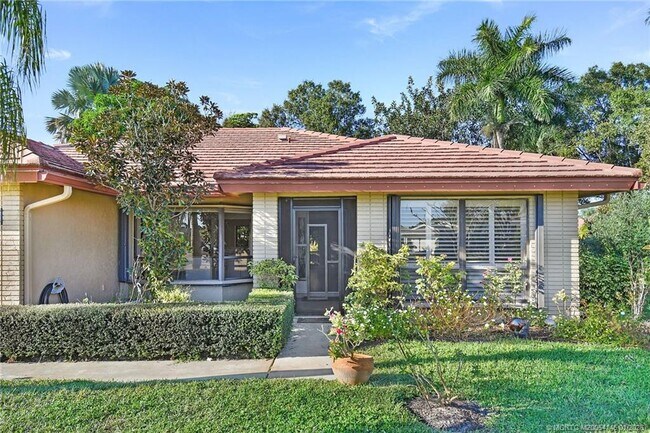 Building Photo - 2225 SW Creekside Dr