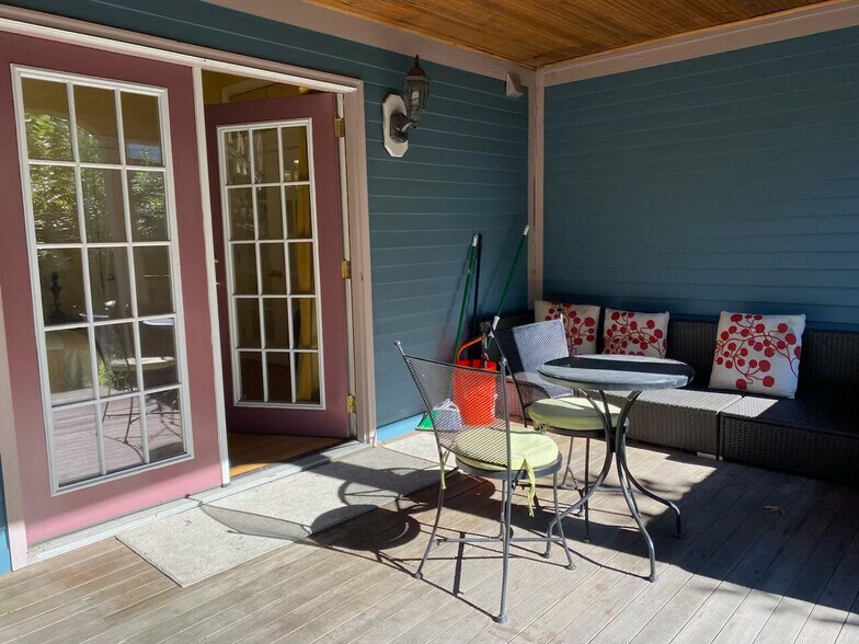 Building Photo - 74 Georgia St