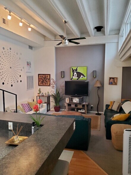 Building Photo - 5914 Lago Vista Way