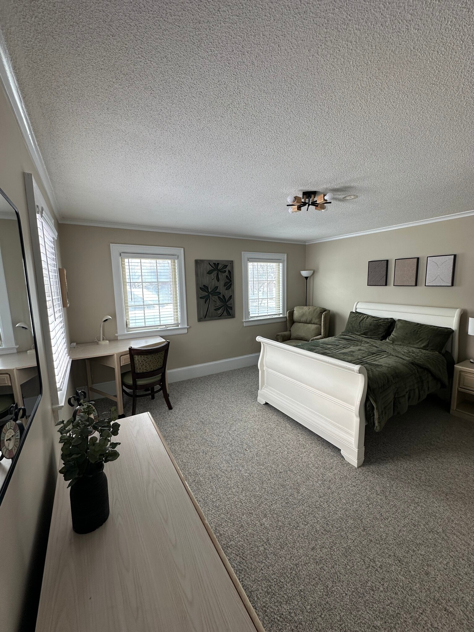 Building Photo - 201 Salt Springs Rd