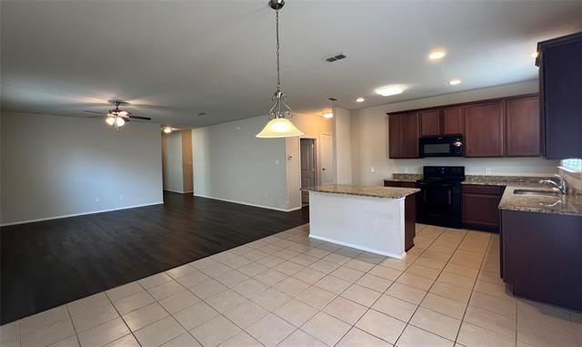 Building Photo - 2205 Arrowhead Dr