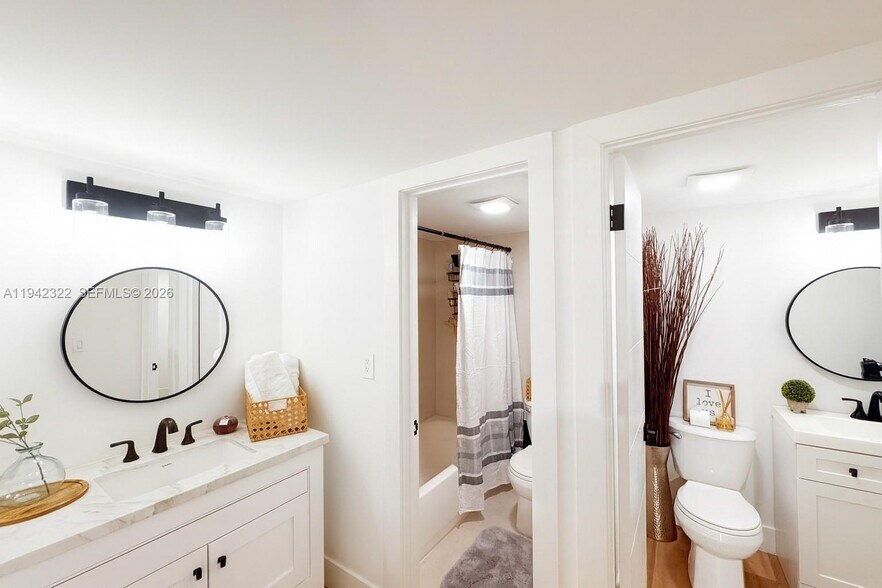 Building Photo - 3401 N Country Club Dr