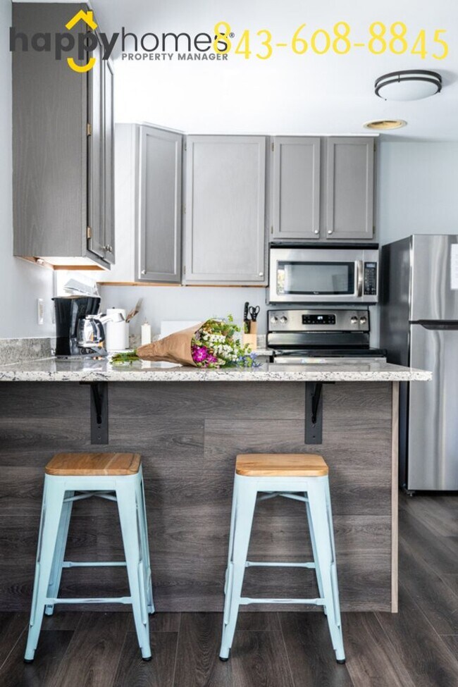 Building Photo - 2 bedroom 1 bath Cute bungalow in Riverlan...