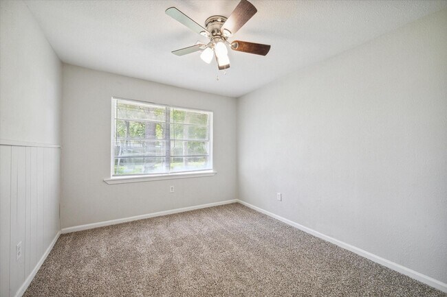 Building Photo - 2331 32nd Ave N