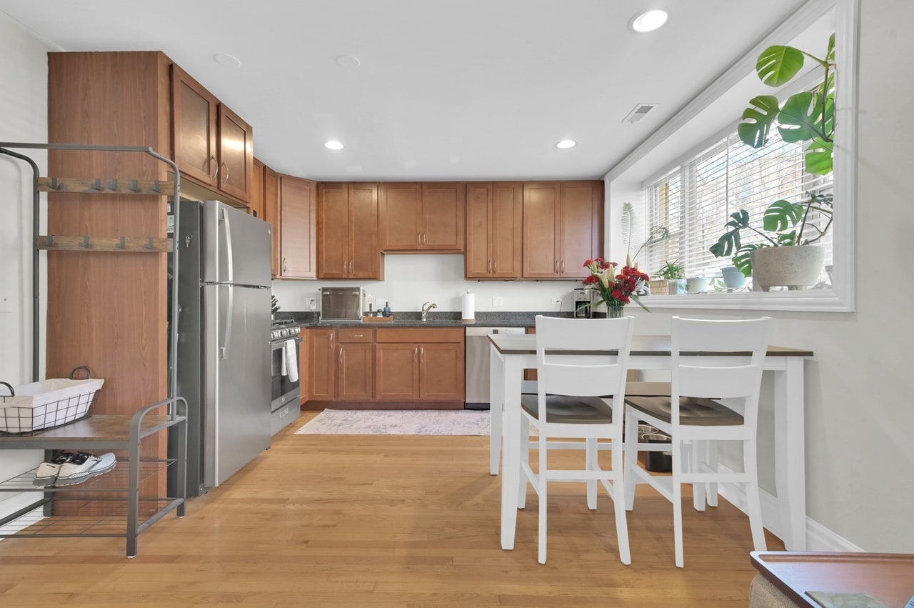 Building Photo - 2307 W Walton St