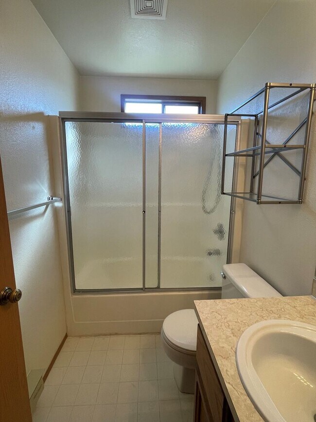 Now renting 2 bedroom Duplex 1237 Susan Pl Wenatchee WA 98801