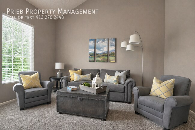 Building Photo - 233 W Fountain Cir