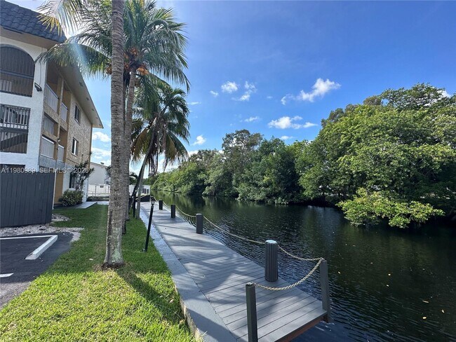 Building Photo - 1400 NE 56th St