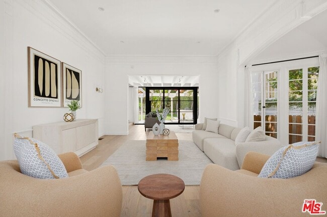 Building Photo - 712 N Rodeo Dr