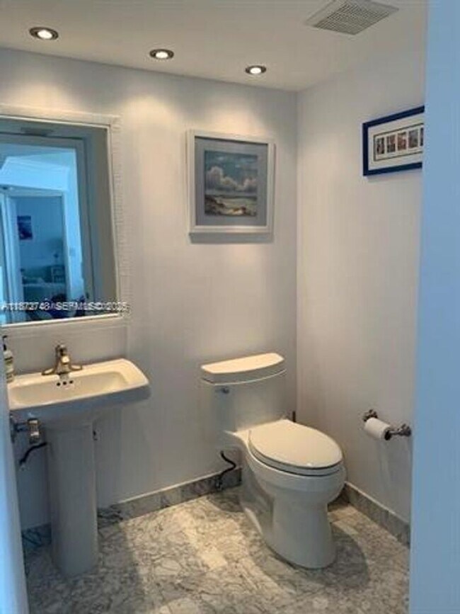 Building Photo - 9341 Collins Ave