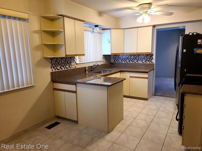 Building Photo - 29540 Red Leaf Dr