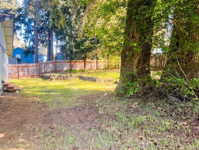 Building Photo - Charming 3BR/1BA w/ 1-car garage, long driveway, fenced yard, wood stove & shed/workshop.