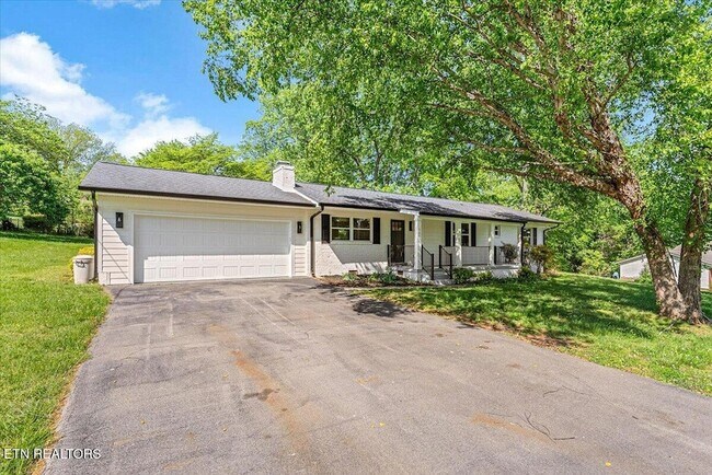 Building Photo - 221 Medford Rd