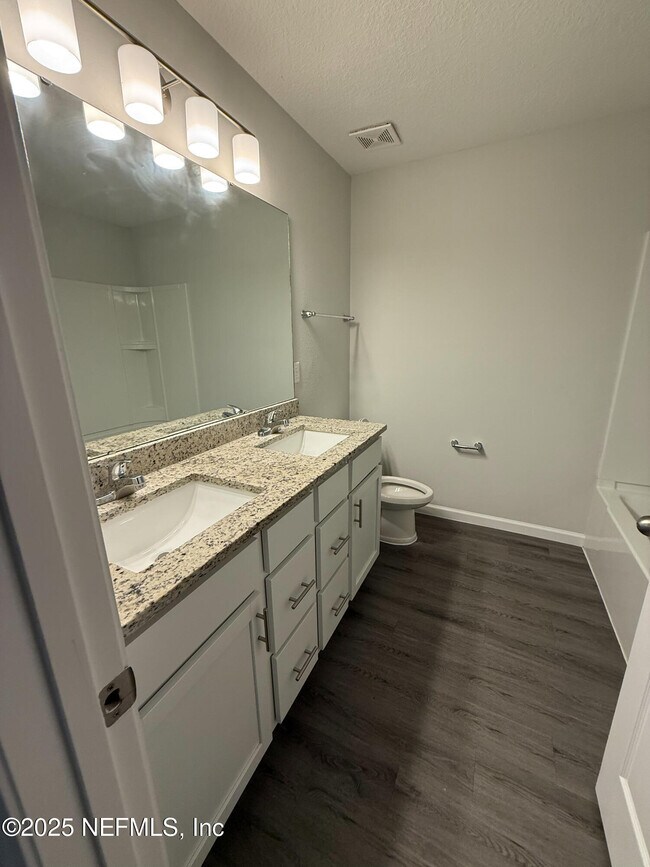 Building Photo - 3925 Peach Dr
