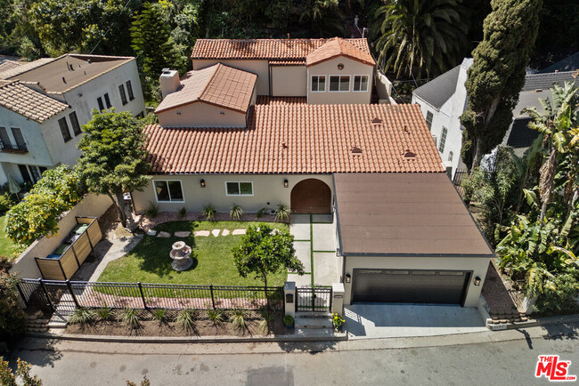 Building Photo - 1527 N Beverly Dr
