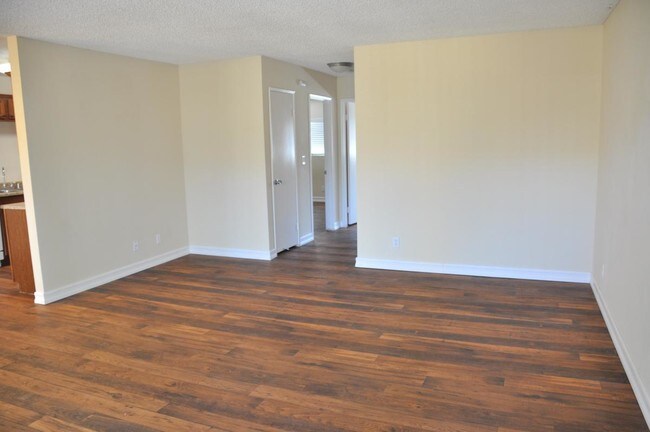 Building Photo - Wisconsin Terrace