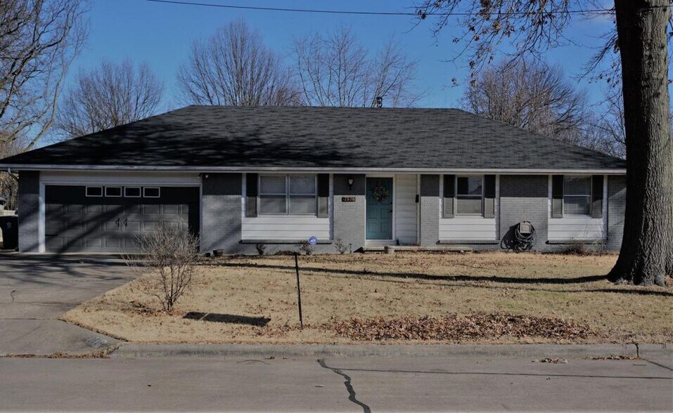 Building Photo - 2536 S McCann Ave