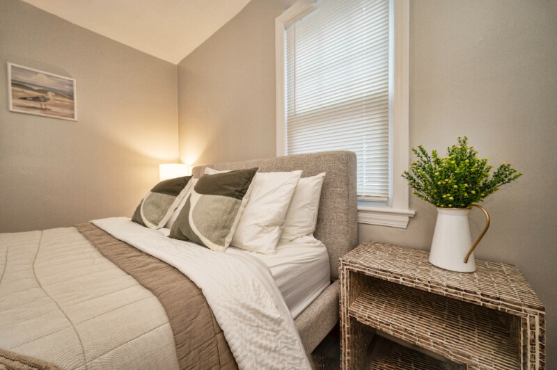 Building Photo - 3722 Bainbridge Rd