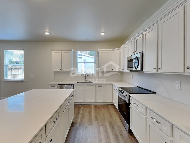 Building Photo - 3018 Ansley Place Rd