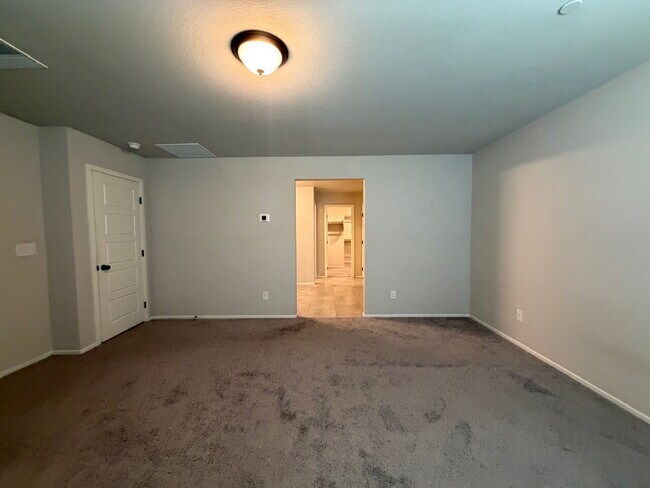 Building Photo - GATED 4 BED 2.5 BATH 2 CAR GARAGE SINGLE FAMILY HOME w/ LOFT, BEDROOM DOWNSTAIRS, NEXT TO COMMUNI...