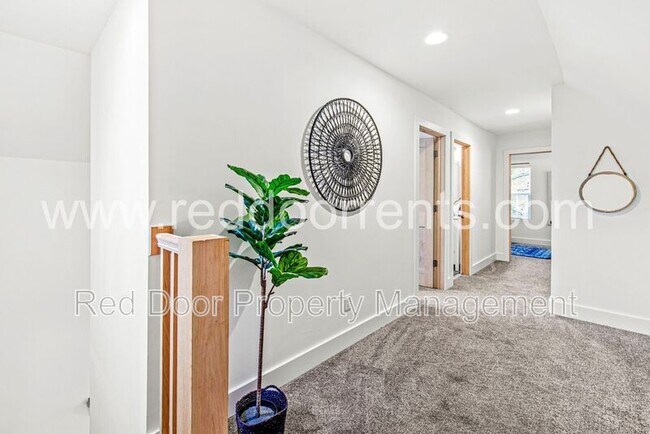 Building Photo - 1619 N Tacoma Ave