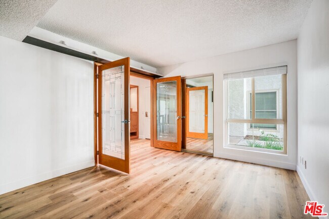 Building Photo - 4612 Park Granada