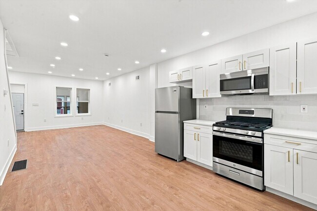 Building Photo - 269 S Hirst St