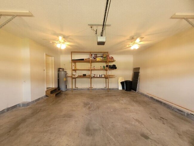 Building Photo - Charming 3-Bedroom Home with Spacious Livi...