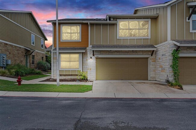 Building Photo - 516 E Slaughter Ln