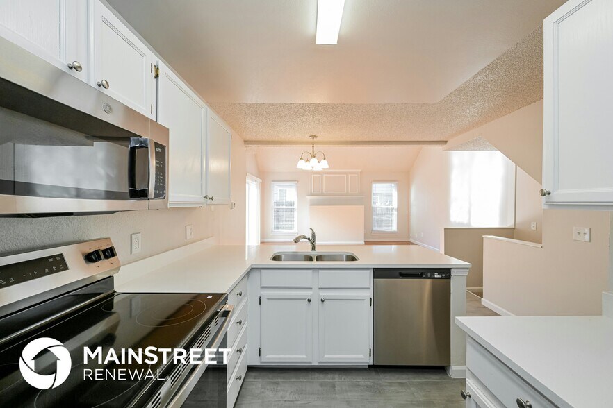 Building Photo - 9844 Fairwood St