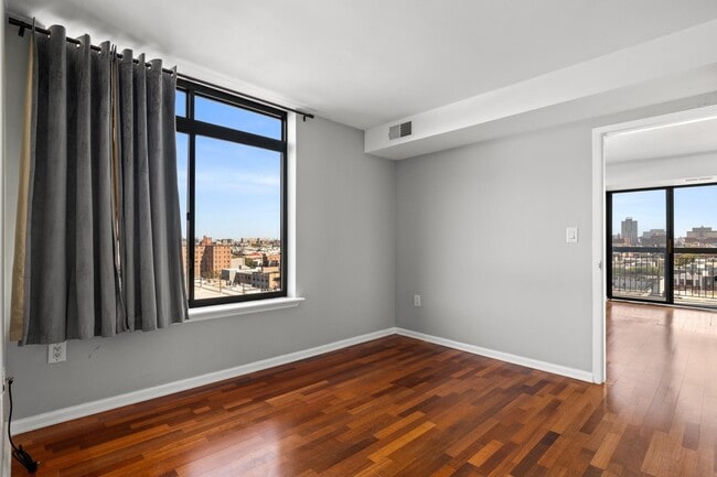 Building Photo - 700 1st St