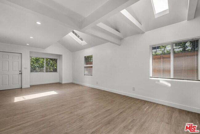 Building Photo - 825 San Miguel Ave