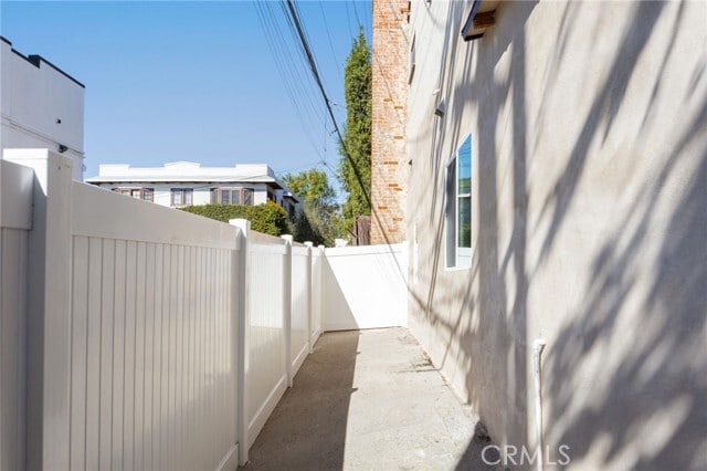 Building Photo - 1375 N Mentor Ave