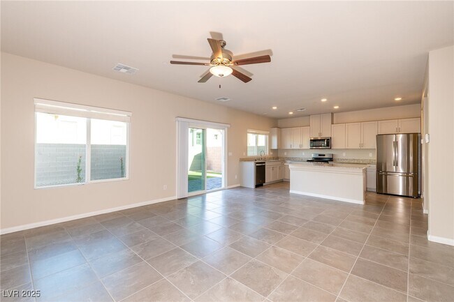 Building Photo - 480 Silverweed Ave