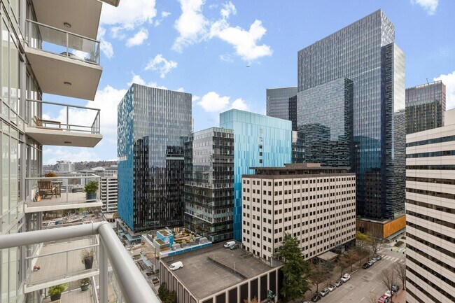 Building Photo - Stellar Denny Triangle Luxury Condo