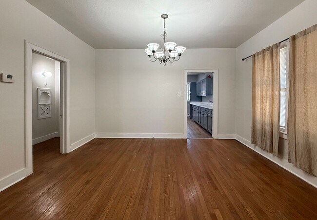 Building Photo - 942 Bailey Ave