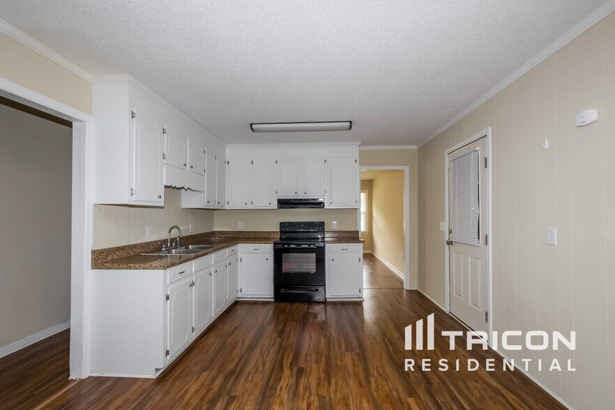 Building Photo - 504 Thyme Dr