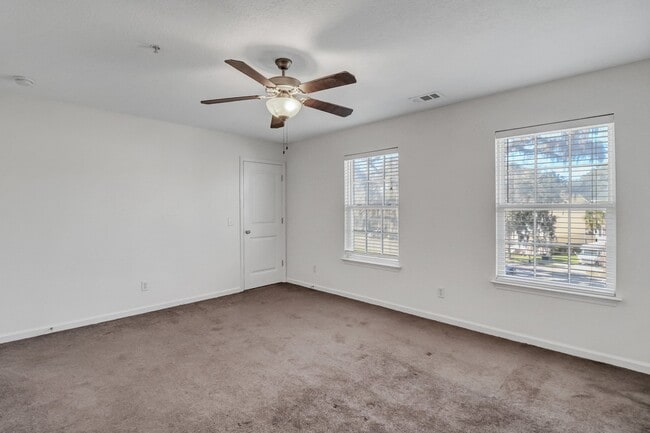 Building Photo - 324 Laurel Oak Ln