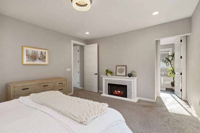 Building Photo - Luxury North Creek Living with Privacy and Designer Upgrades