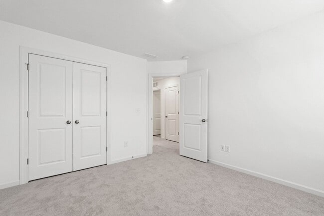 Building Photo - Chic End-Unit Townhome in Forestville Station!