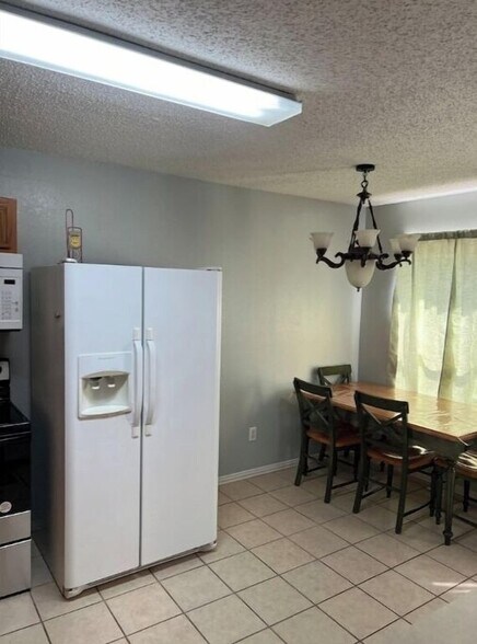 Building Photo - 1109 Palomino Dr