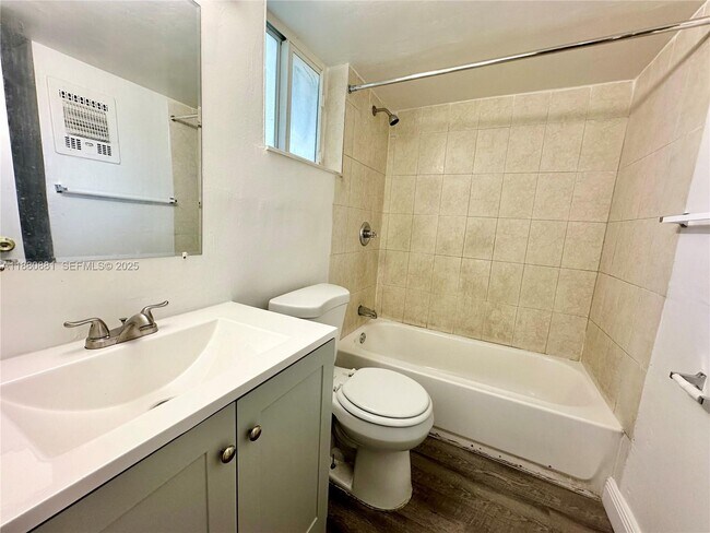 Building Photo - 13285 NE 6th Ave