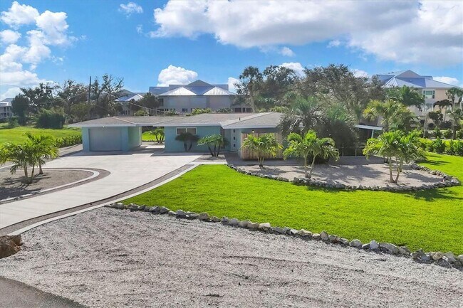 Building Photo - 550 Gaspar Dr