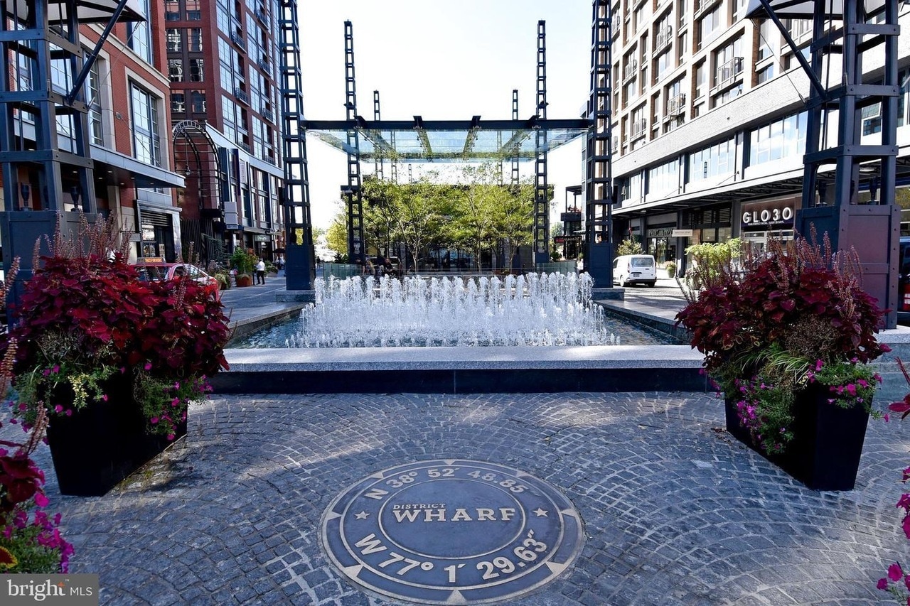 Water features! - 1101 3rd St SW