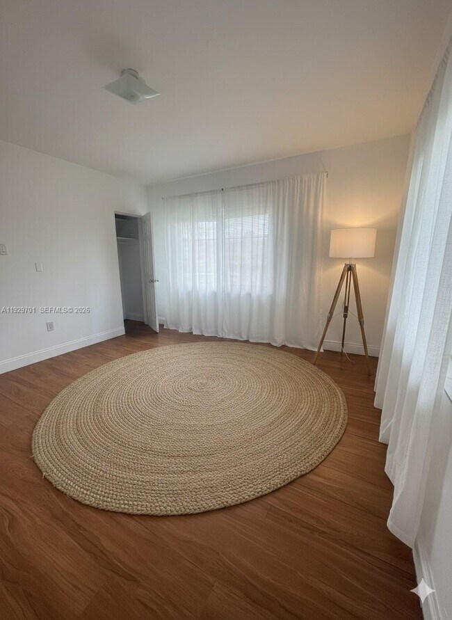 Building Photo - 6941 Bay Dr